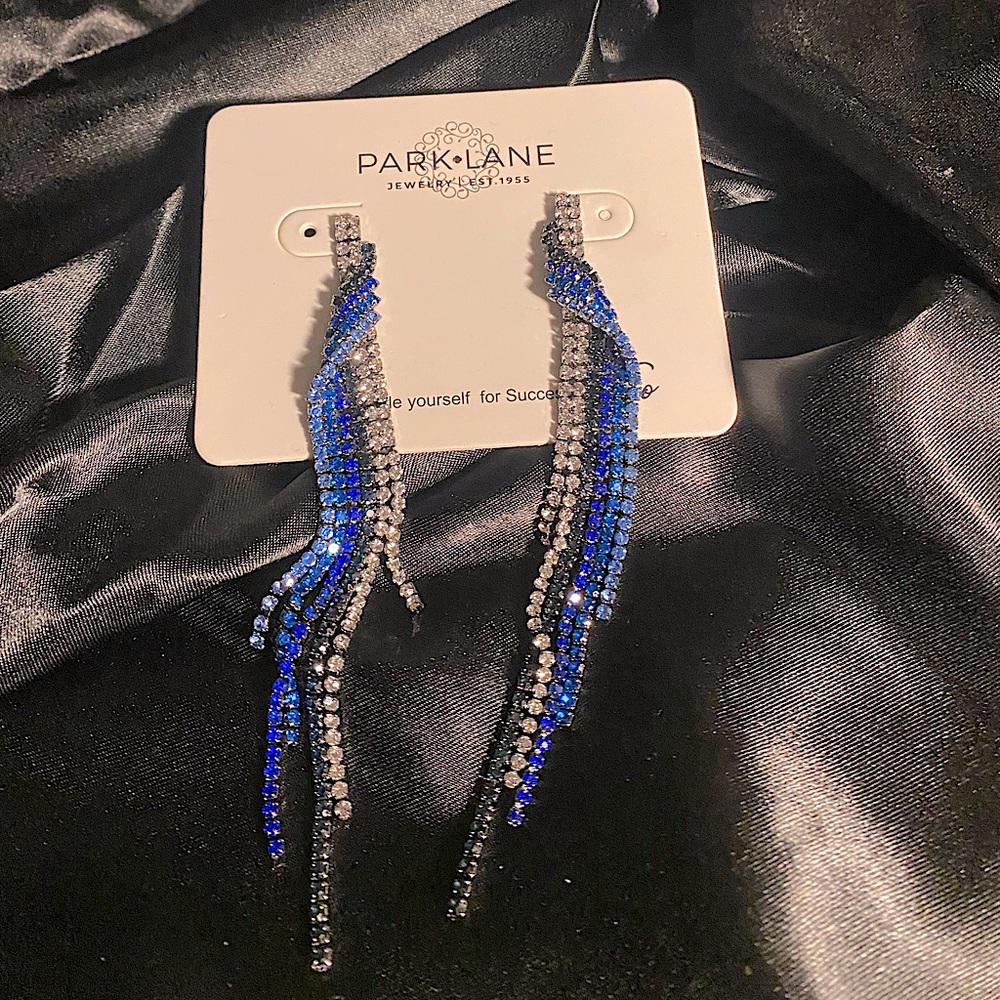 GLAM BLUE OMBRÉ EARRINGS 🧿